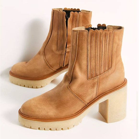 Free People Shoes - Free People James Chelsea Boots in Tan - Size 6